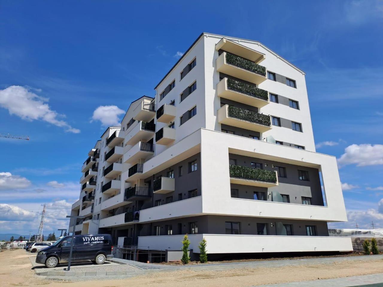 Mountain Breeze Luxury Apartment Ac & Parcare Privata Braşov Exterior foto